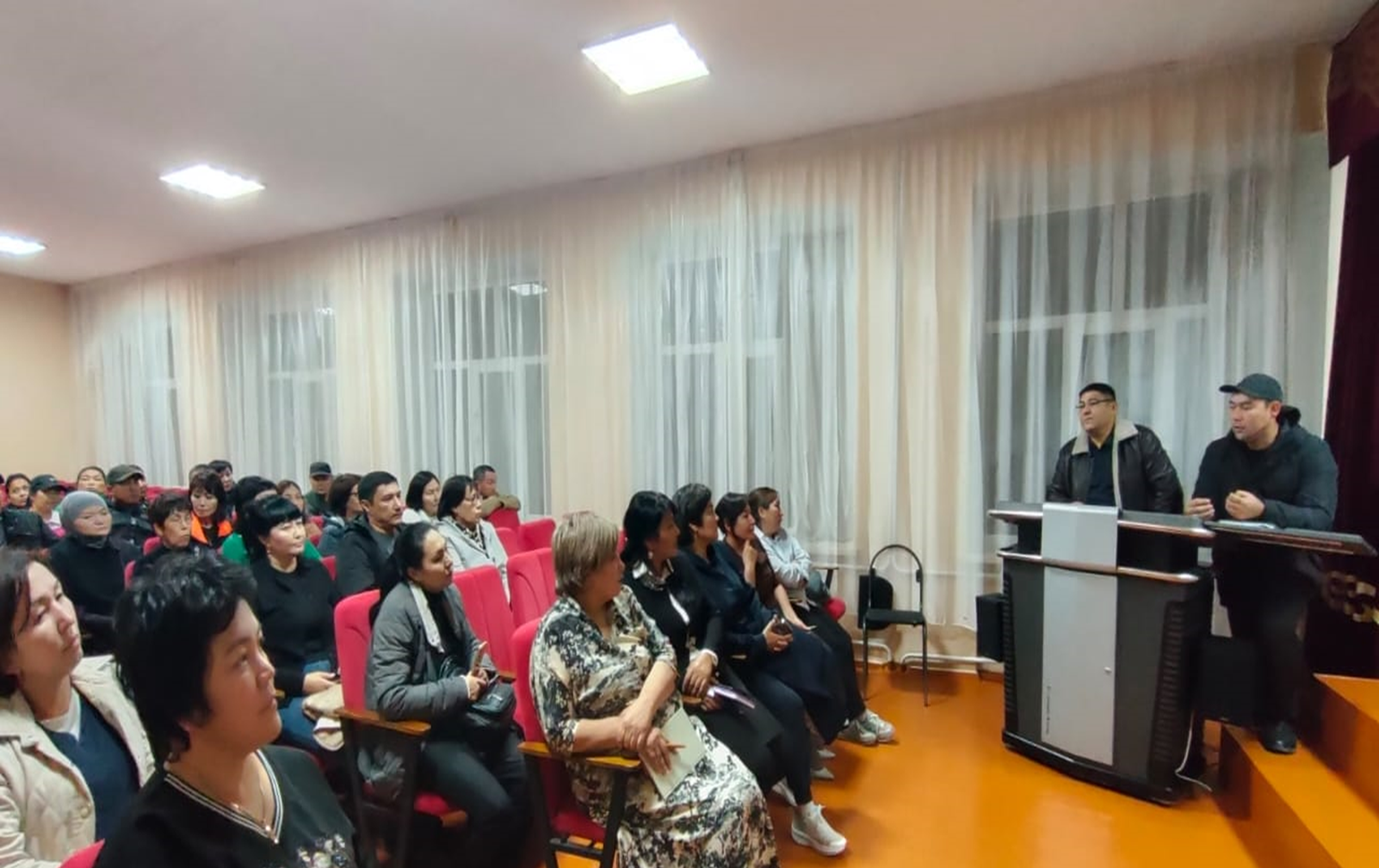 Полиция қызметкерлерінің қатысуымен ата-аналар жиналысы өткізілді