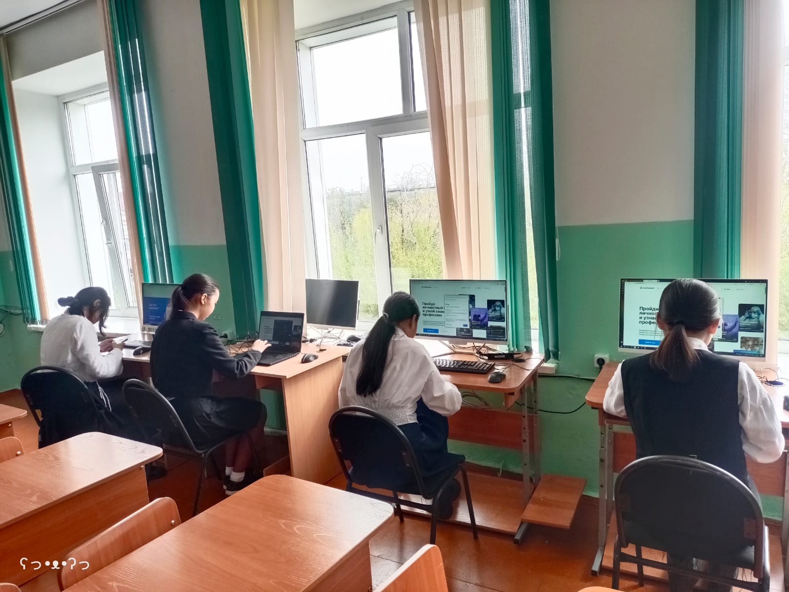 9-сынып оқушылары Edunavigator платформасында онлайн кәсіби диагностикадан өтті