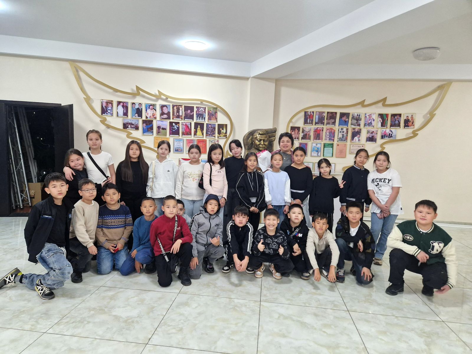 Бізге Маргоның порносы керек.