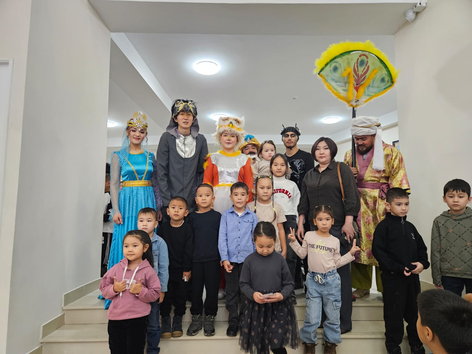 Оқушылар театрдан "Ақыл патшалығы" қойылымын тамашалап қайтты